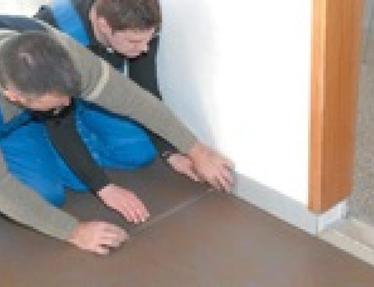 Comment poser du linoléum sur des planchers de bois franc